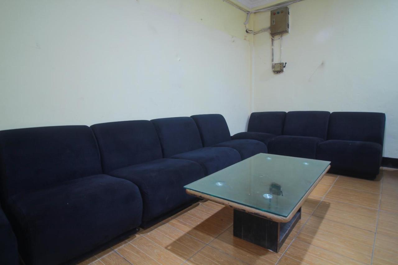 Spot On 2305 Andys Nur Penginapan Dumai Exterior foto