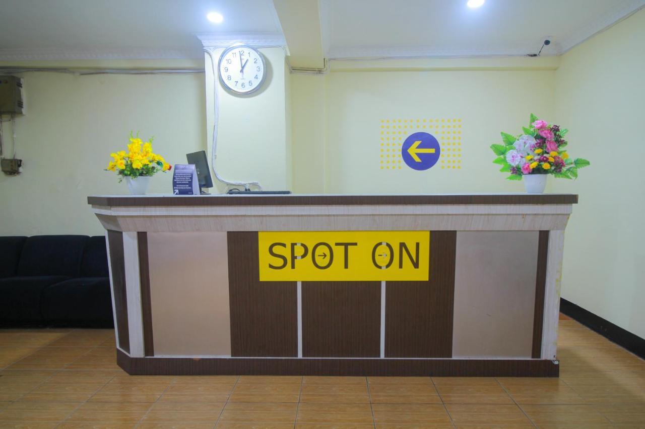 Spot On 2305 Andys Nur Penginapan Dumai Exterior foto