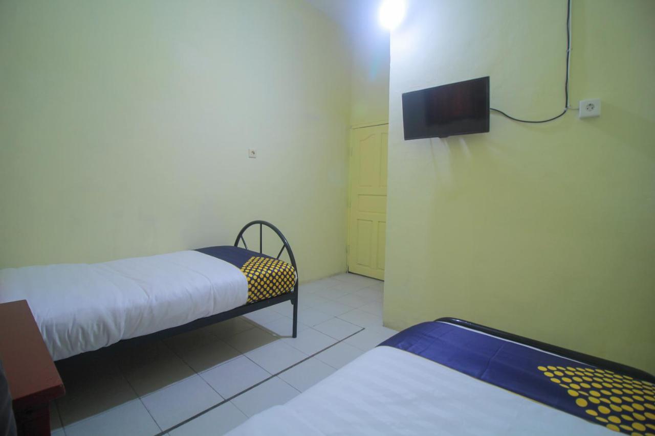 Spot On 2305 Andys Nur Penginapan Dumai Exterior foto