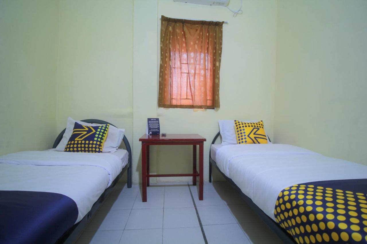 Spot On 2305 Andys Nur Penginapan Dumai Exterior foto
