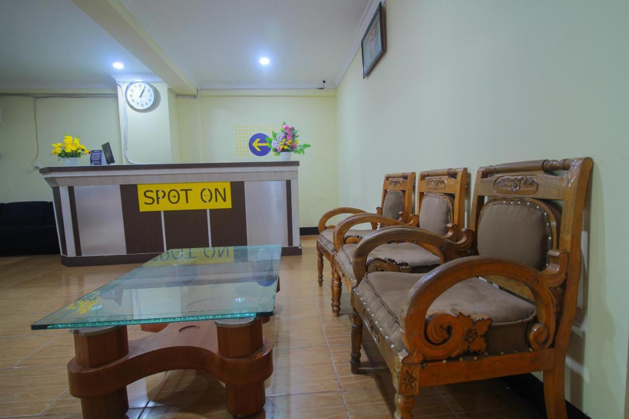 Spot On 2305 Andys Nur Penginapan Dumai Exterior foto